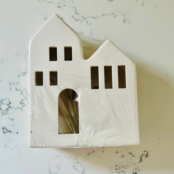 White Ceramic Split Level Light Up House - Picture 7 of 10